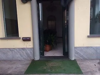 Italia ホテル 3*